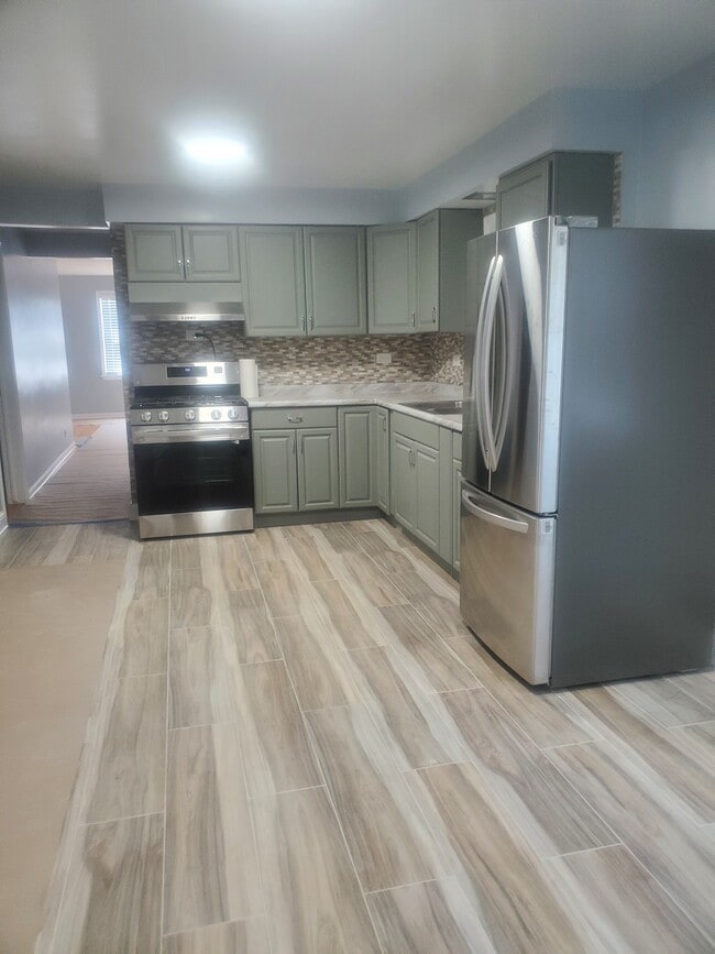 Building Photo - 6224 W Diversey Ave Unit 1st floor