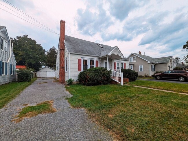 Photo - 3-Bedroom Gem with Master Suite and Detach...