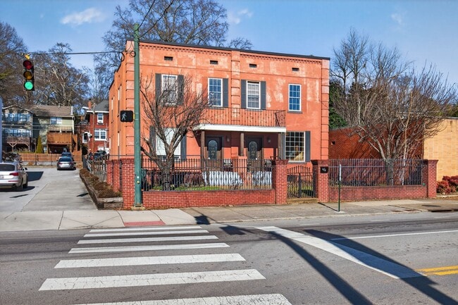 Photo - 823 McCallie Ave Unidad 9 - B
