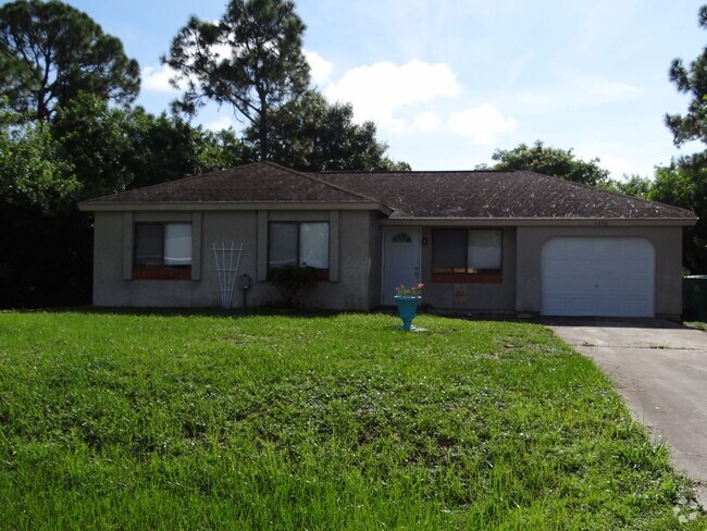 Building Photo - Super Clean Annual 2 bed 1 bath 1 garage h... Rental