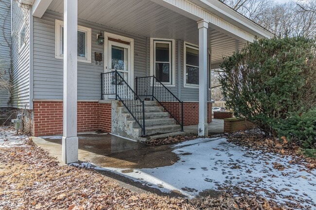 Photo - 311 W Green St