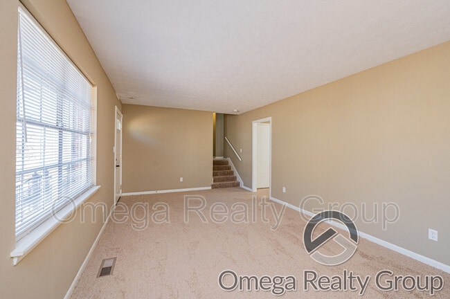 Photo - 504 Roselle Ln