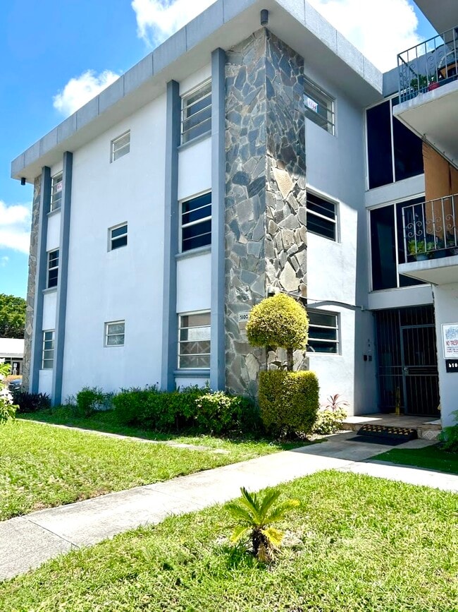 Building Photo - 5100 W Flagler St Unit 307 Rental