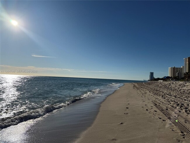 Building Photo - 1825 S Ocean Dr Unit 305