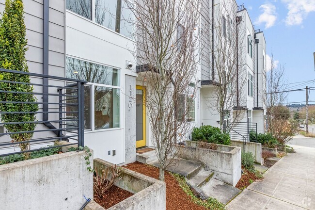 Building Photo - 2Bd/1.75Ba Seattle Townhouse