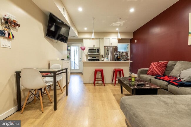 Photo - 839 19th St NE Unit 3