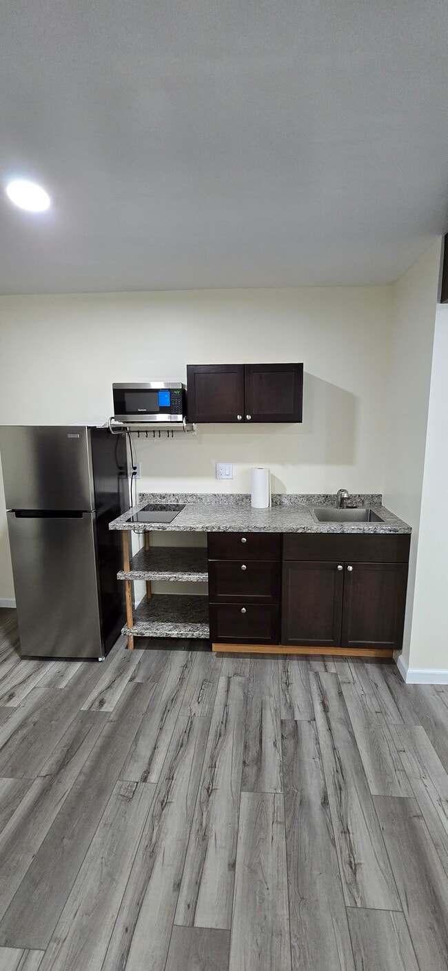 Kitchenette - 713 5th St Apartments