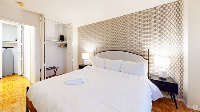 2BR, 1.5BA - 818SF