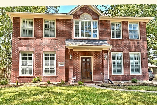 Building Photo - 15810 Hollow Rock Dr