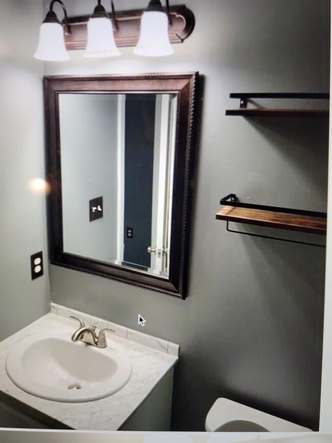 Building Photo - 1838 Hazel Dr Unit C