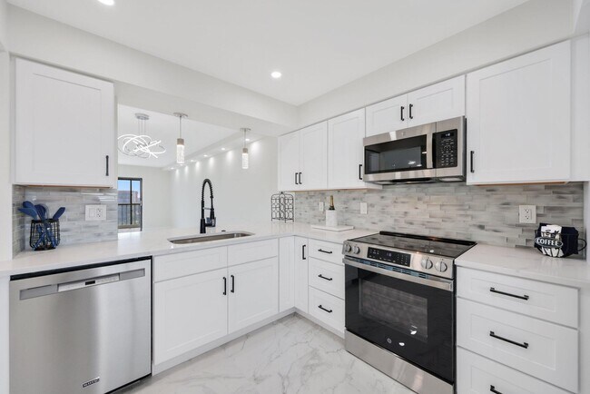 Building Photo - 7290 Kinghurst Dr Unit 709 Rental