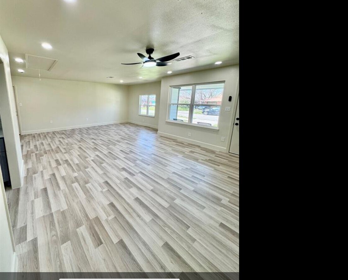 Photo - 4414 Howcher St House