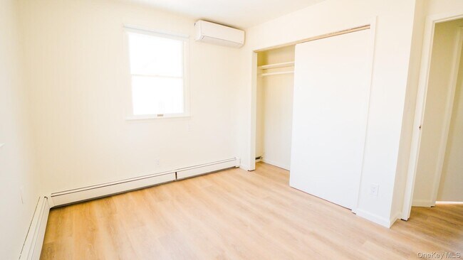 Photo - 5 Pearsall Pl