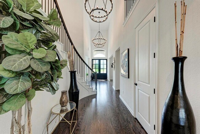 Photo - 5028 Olimpico Wy