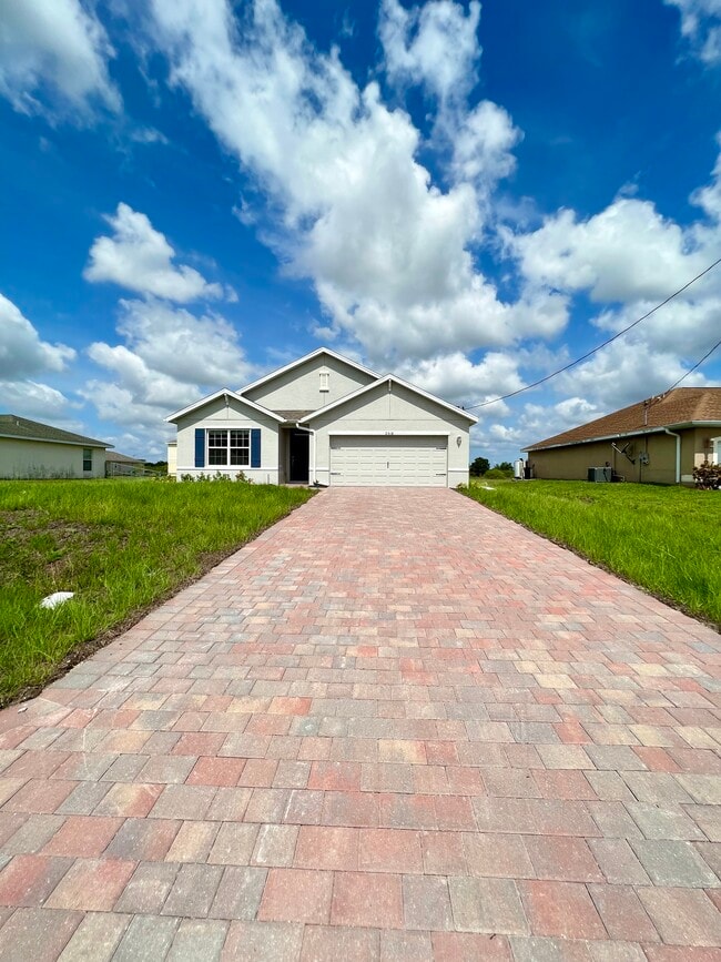 Photo - 2518 NE 6th Pl House