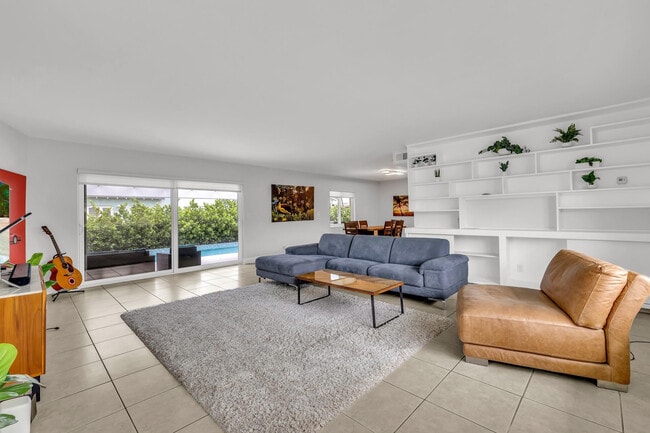 Photo - 2812 NE 27th St