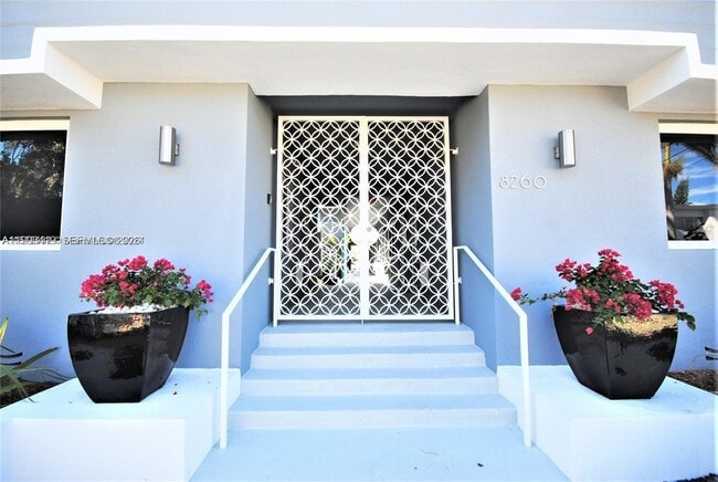 Building Photo - 8260 Byron Ave Unit 3