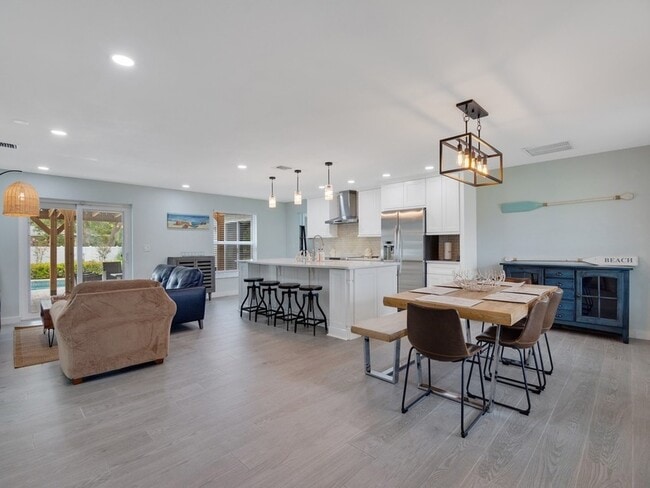 Photo - 606 Conn Way