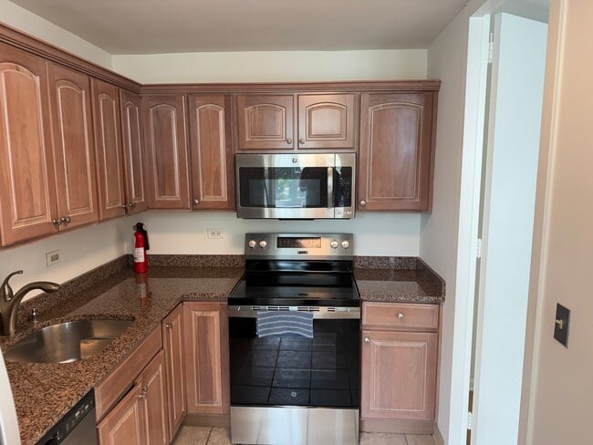 Photo - 1700 E 56th St