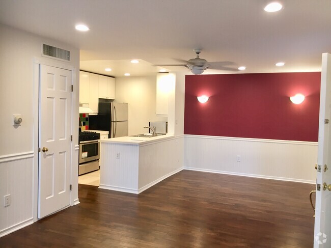 Building Photo - 18645 Hatteras St Unit 18645 Hatteras St 12 Rental