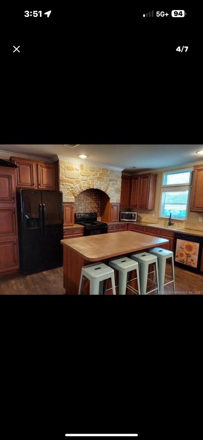 Photo - 2788 Winnett Rd