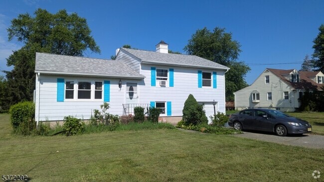 Building Photo - 69 Clinton Rd Rental