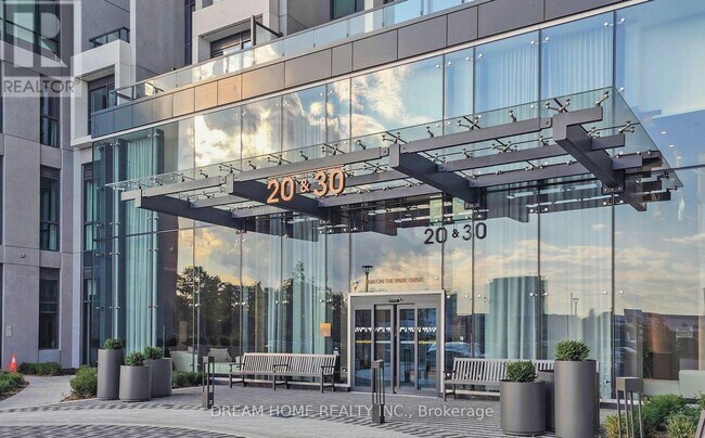 Photo - 30 Inn On The Pk Dr Unité 812