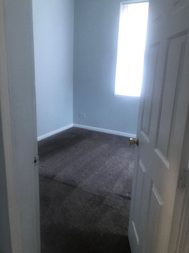 Building Photo - 211 W Hill St Unit 1