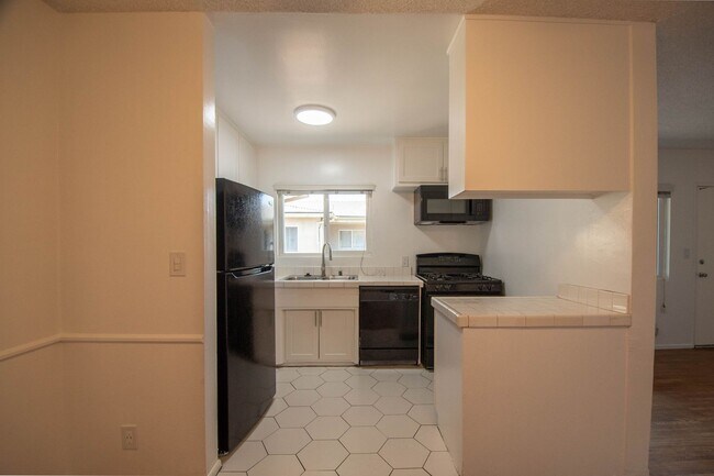 Photo - 15033 Burbank Blvd Unidad 05