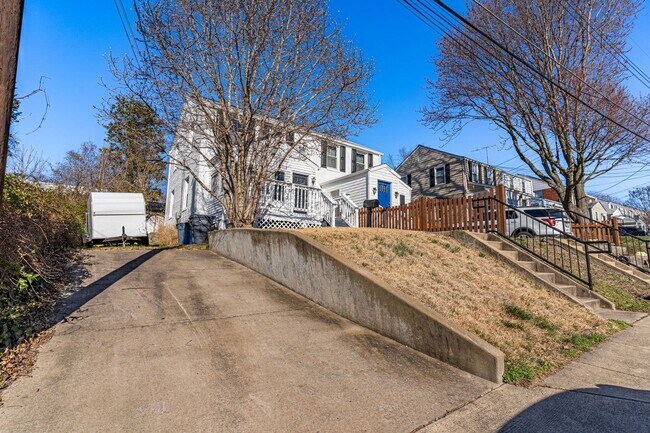 Photo - Charming Home, Walk to Metro!