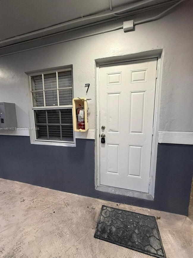 Building Photo - 3615 Thomas Ave Unit 7 Rental