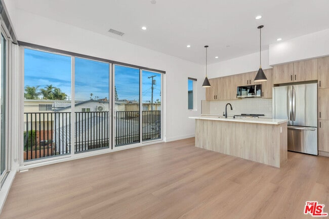 Photo - 3839 Wade St