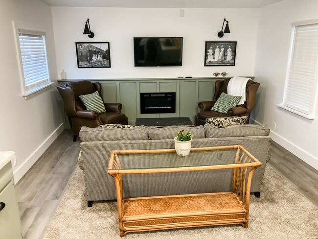 215 Center St Unit 215 Center St Unit B
