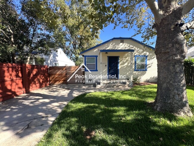 Building Photo - Nicely Updated 2bd/1ba House With Large Yard!