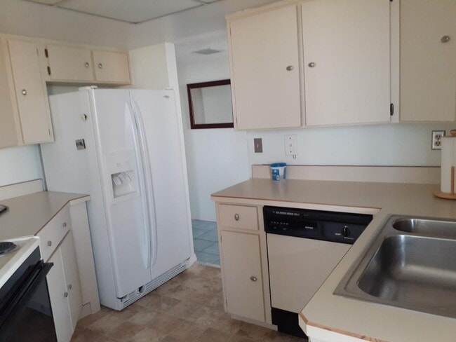 Kitchen - 1 Oceans West Blvd Unit 10A4