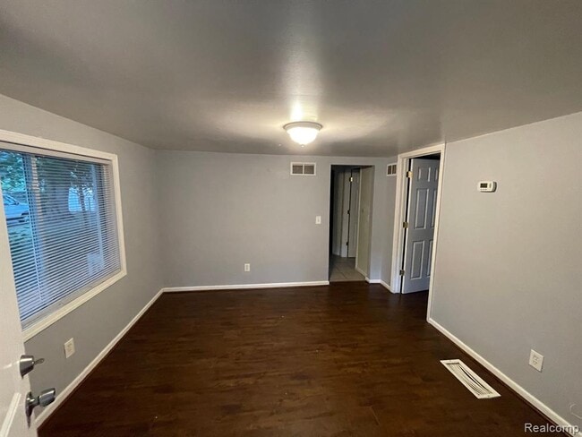 Photo - 20956 Rensselaer St