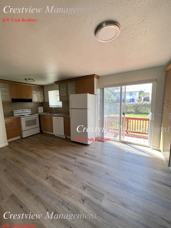 Photo - Spacious Home in Magna – Convenient Location! 1st month's rent free!
