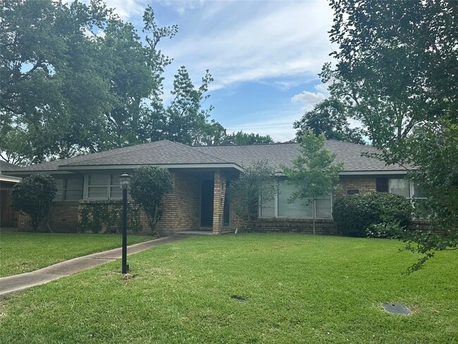 Building Photo - 3611 Broadmead Dr Rental