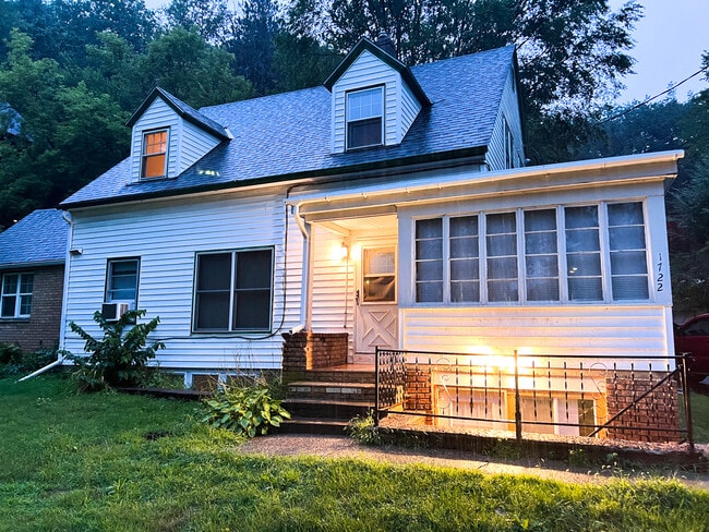 Photo - 1722 Broadway St N Unidad 4