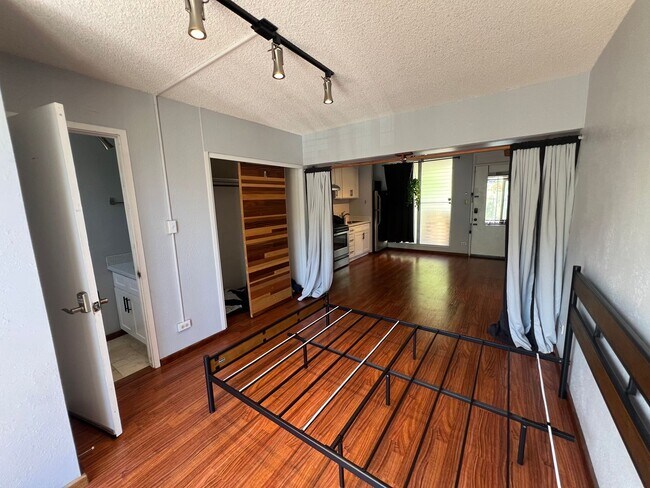 Photo - 392 sqft Studio with 1-bathroom, 1-parking in Palolo Gardens