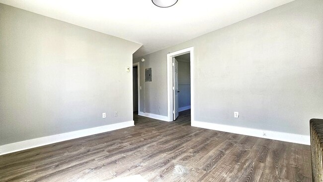 Building Photo - 43-47-47 Willow St Unit 43 Willow St - Available Now