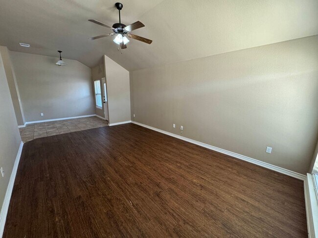 Photo - 506 Sladecek Dr Unidad B