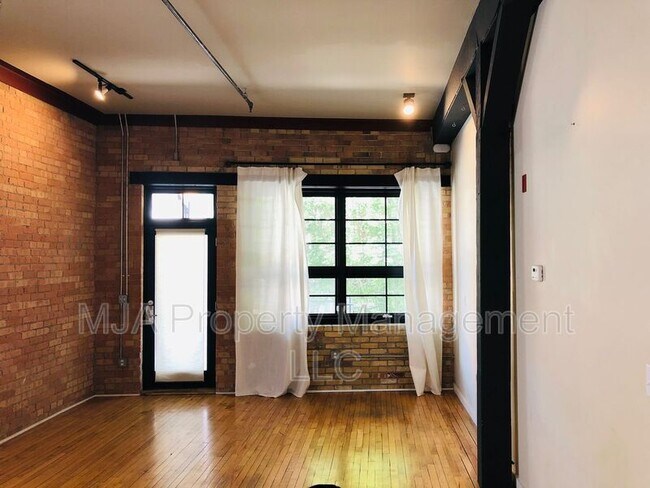 Photo - 346 Pierpont Ave Unit W112