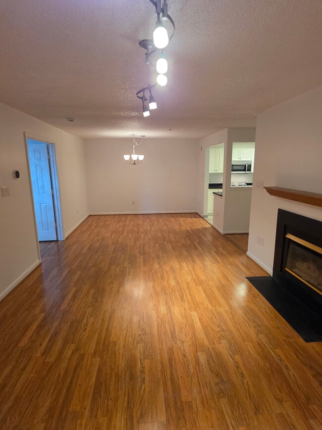 Building Photo - 10016 Vanderbilt Cir Unit Condo in Decoverly Walk to The Crown