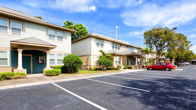 Private Entries - Palm Gardens Apartments