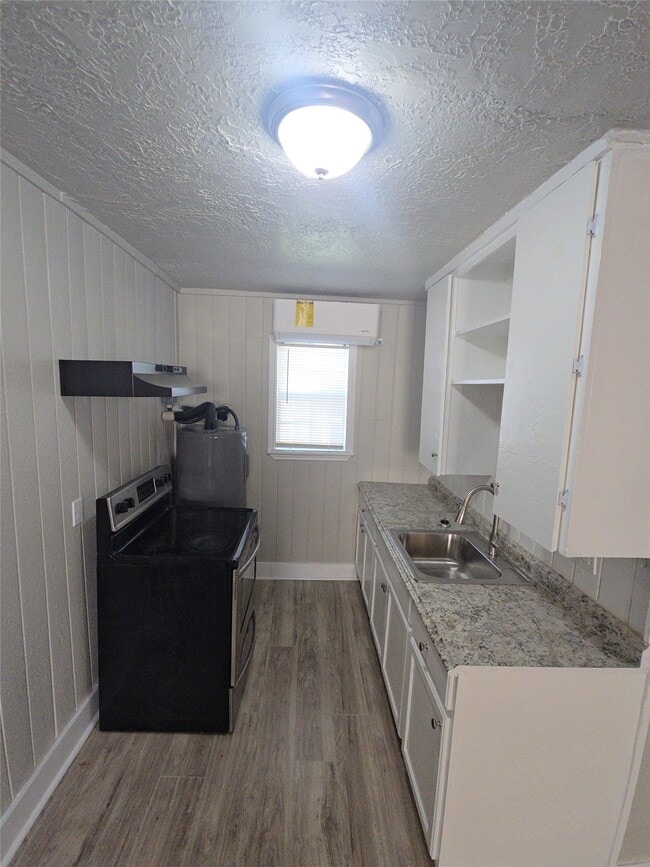 Photo - 3335 Tuam St Unit 2