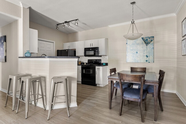 C208690_PinnacleRidge_Model2b2b_DiningRoom2_01 - Pinnacle Ridge