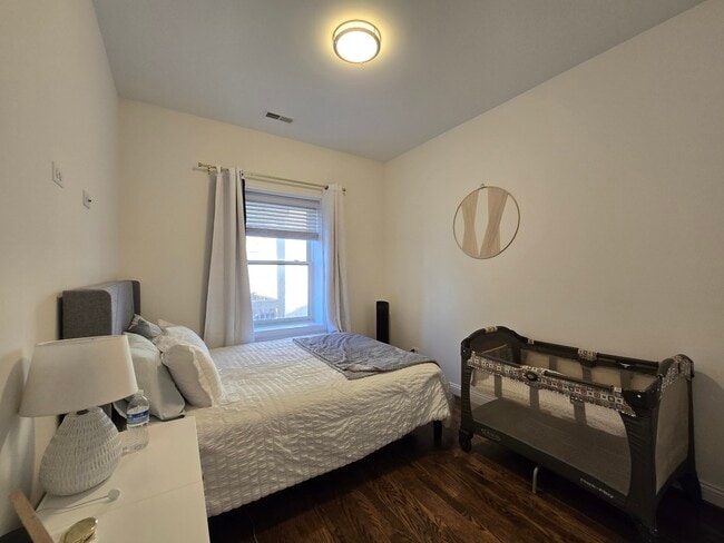 Photo - 723 W 34th St Unit 2E