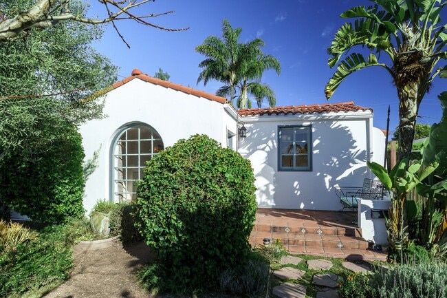 Building Photo - 3-Bed + 2-Bath Home | Midtown Ventura | Unfurnished