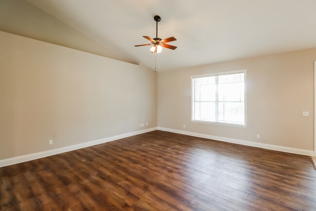 Photo - 690 Country Walk Ct